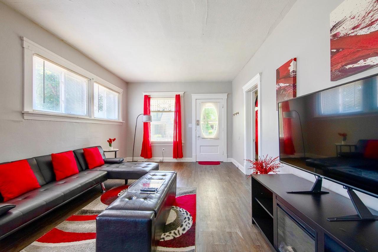 The Rubi Lounge - Spacious Brooklyn Centre Modern Escape Near Downtown With Parking, 300Mb Wifi & Self Check-In Cleveland Esterno foto
