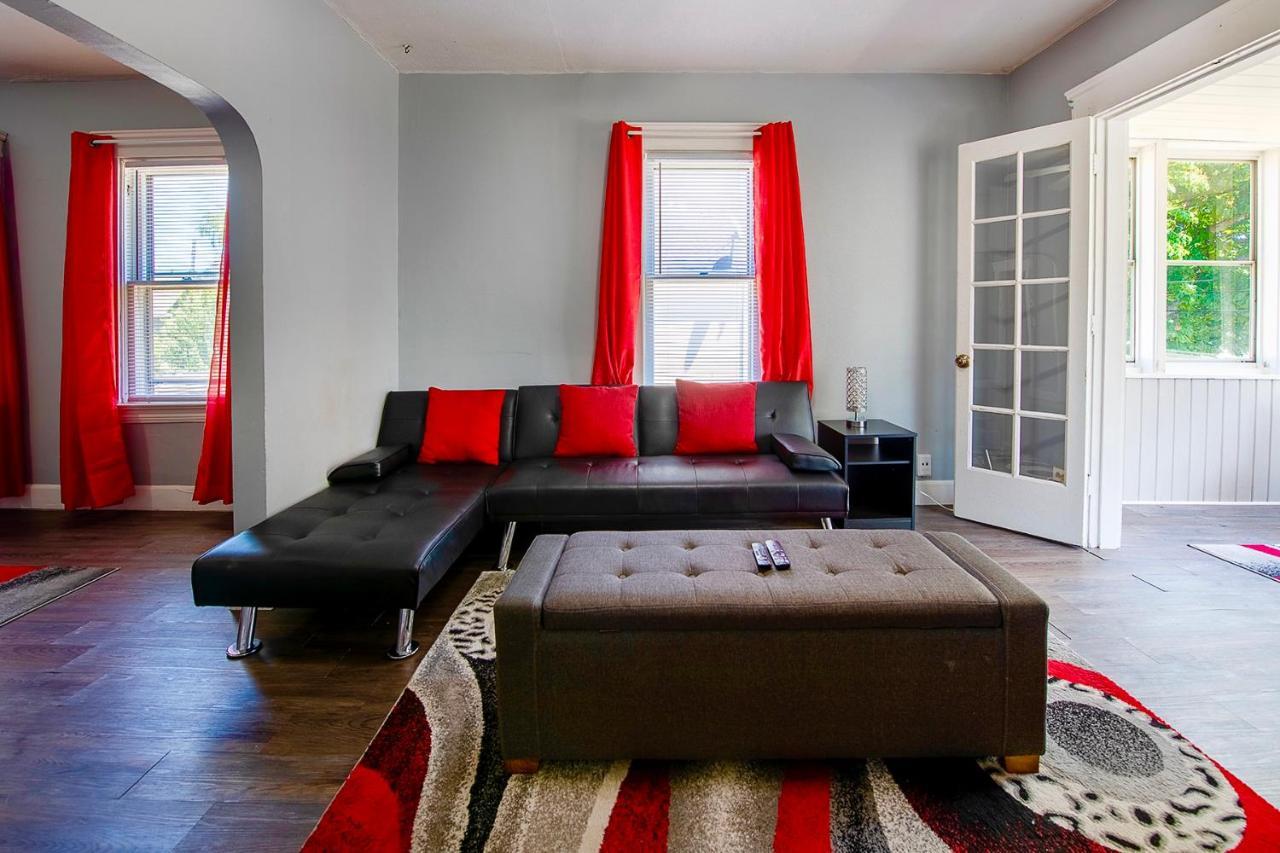 The Rubi Lounge - Spacious Brooklyn Centre Modern Escape Near Downtown With Parking, 300Mb Wifi & Self Check-In Cleveland Esterno foto